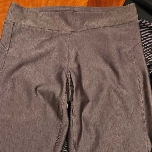 Under Armour Heat Gear Leggings Set size small - Picture 3 of 7